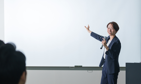 会社説明会代行でできること、手法や費用を比較解説！さらに工数とコストを削減する「第3の選択肢」とは？